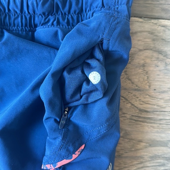 Lululemon Choose A Side-reversible shorts-Size 2 - Picture 5 of 10